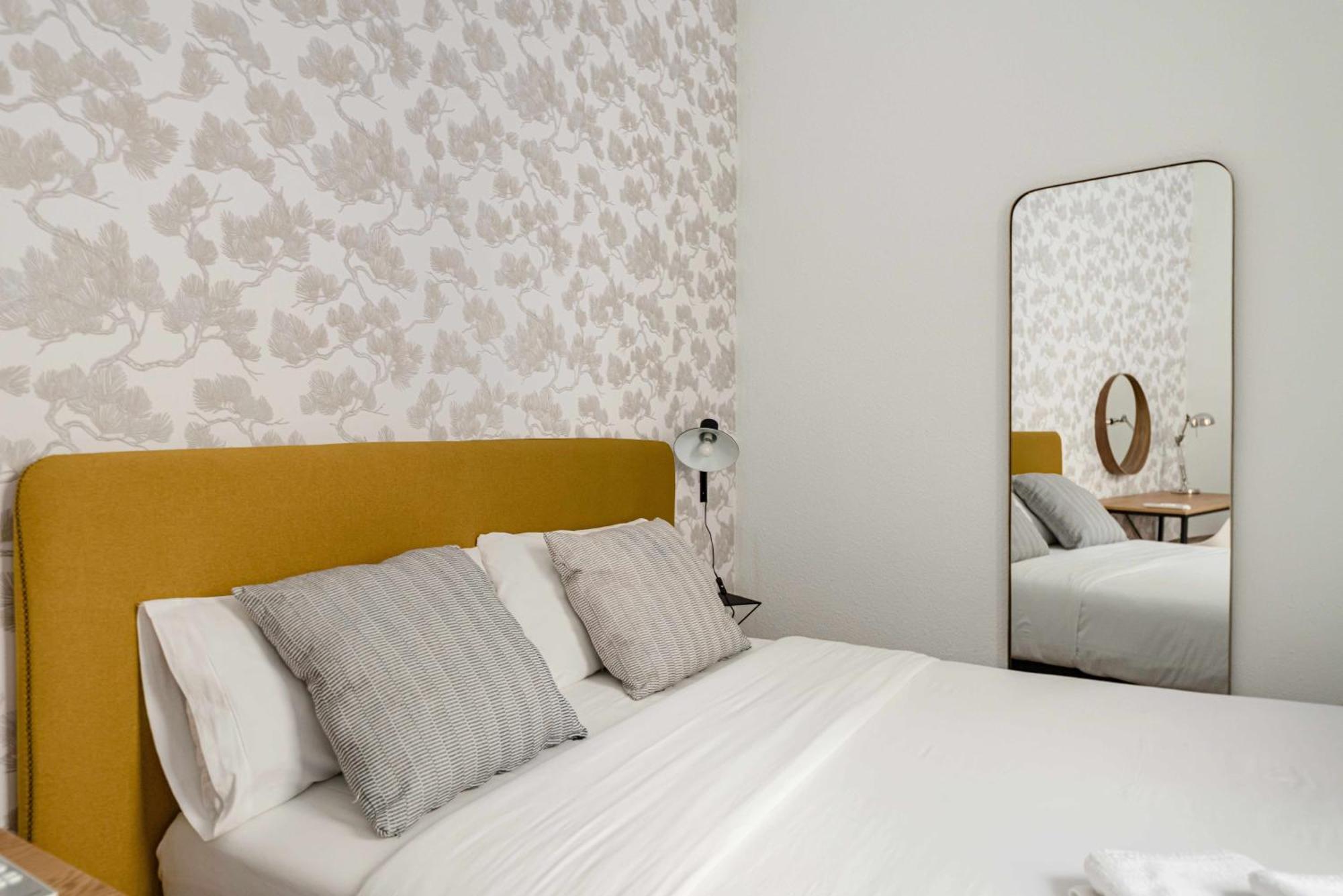Sol Y Tirso Rooms Madrid Exterior photo