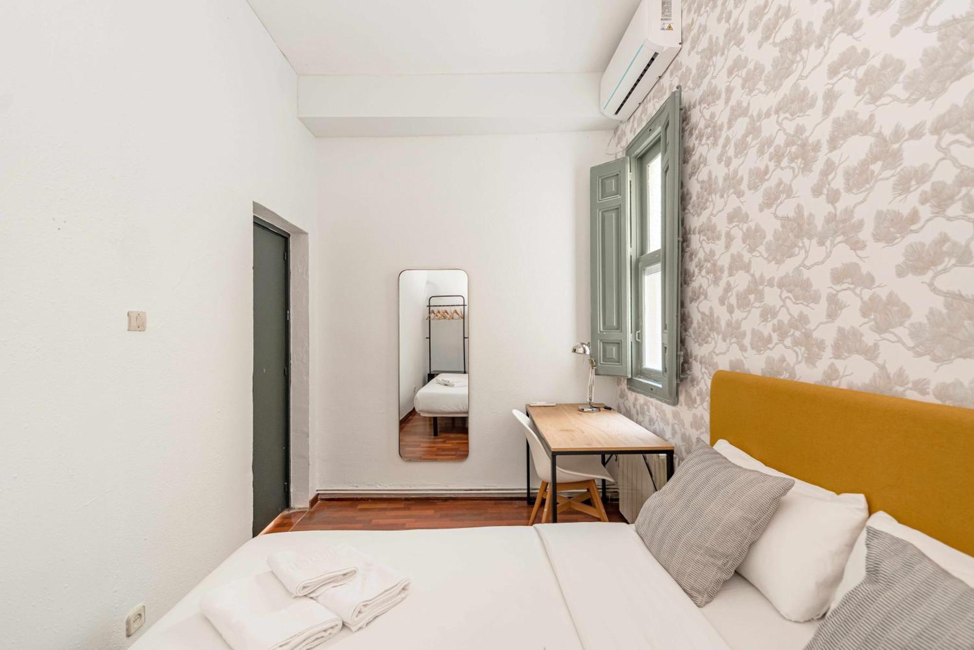 Sol Y Tirso Rooms Madrid Exterior photo