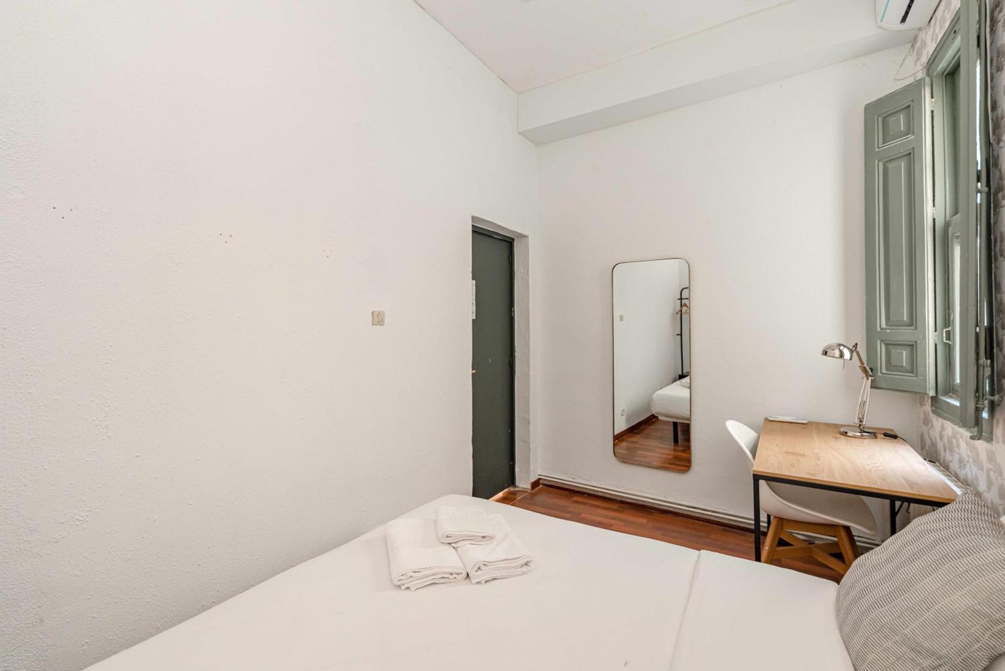 Sol Y Tirso Rooms Madrid Exterior photo